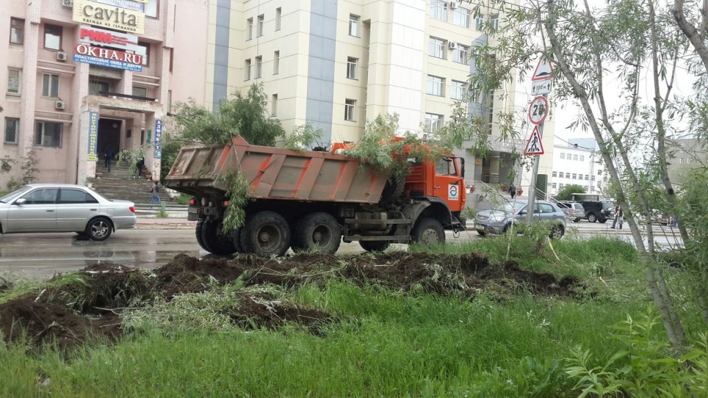 Участок дороги перекрыли на улице Ярославского в Якутске