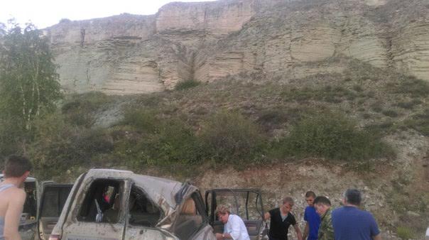 Внедорожник сорвался со скалы в Якутии 