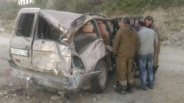 Внедорожник сорвался со скалы в Якутии 