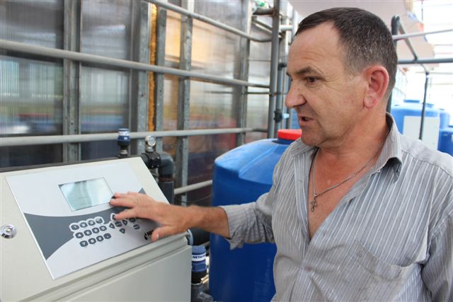 За поливом следит компьютер