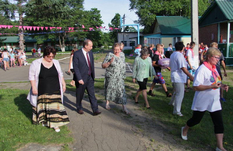 "Сладким сюрпризом" стал приезд врио главы региона в детский лагерь "Юннаты" в ЕАО 