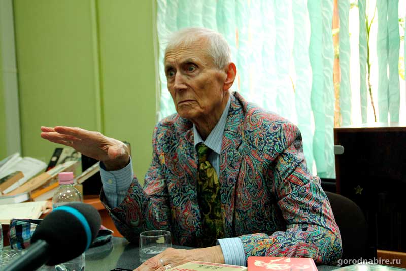 Творческая интеллигенция Биробиджана встретилась с известным поэтом Евгением Евтушенко