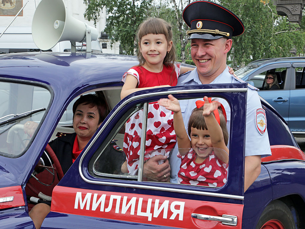 Сотрудники полиции Приангарья стали героями фотогалереи, посвященной Дню  семьи - PrimaMedia.ru