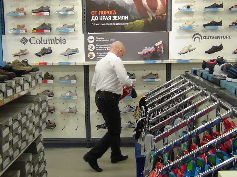 Сотрудники до прибытия пожарных пытались потушить возгорание