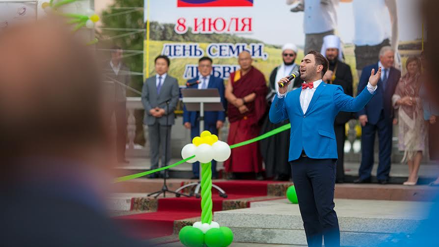 Лучшие семьи города и республики награждены медалями "За любовь и верность"