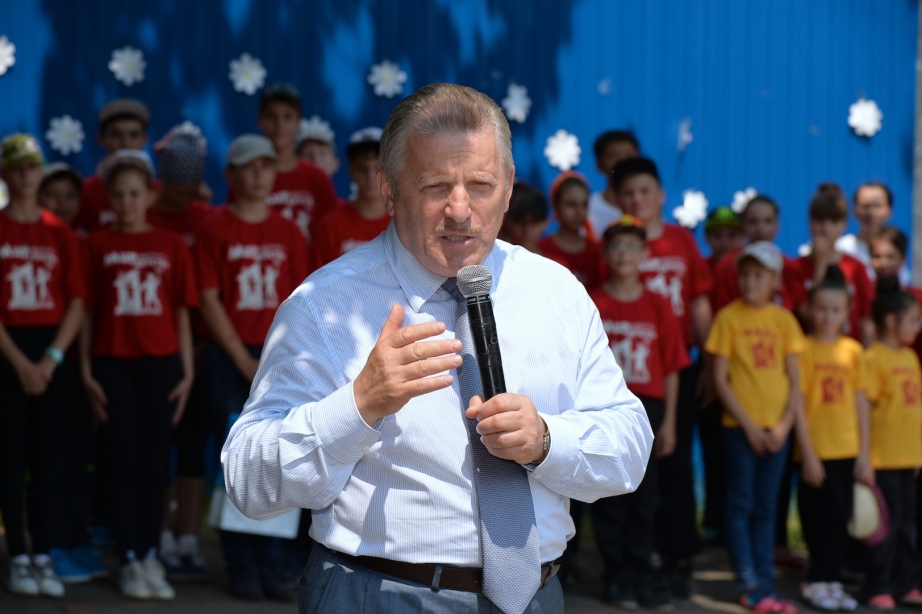 Губернатор Вячеслав Шпорт посетил "Мир детства"