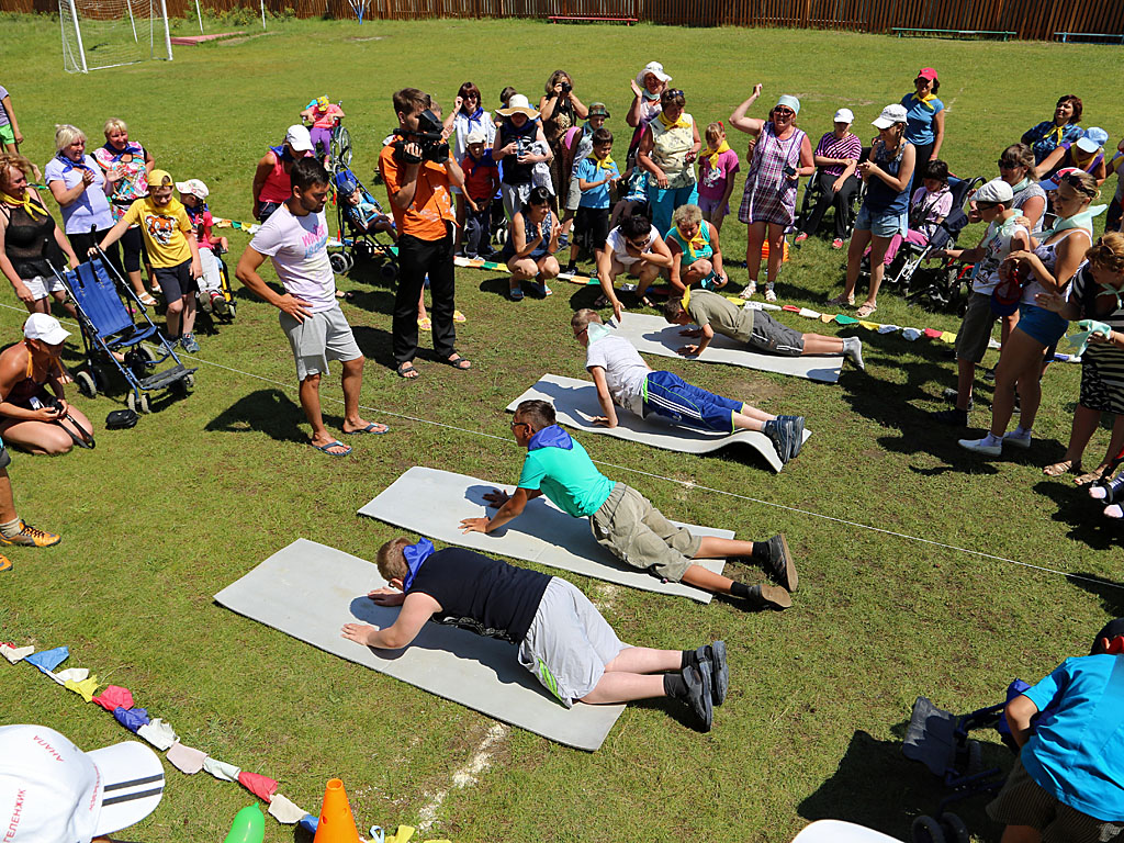 Спортивные соревнования "Веселые старты"