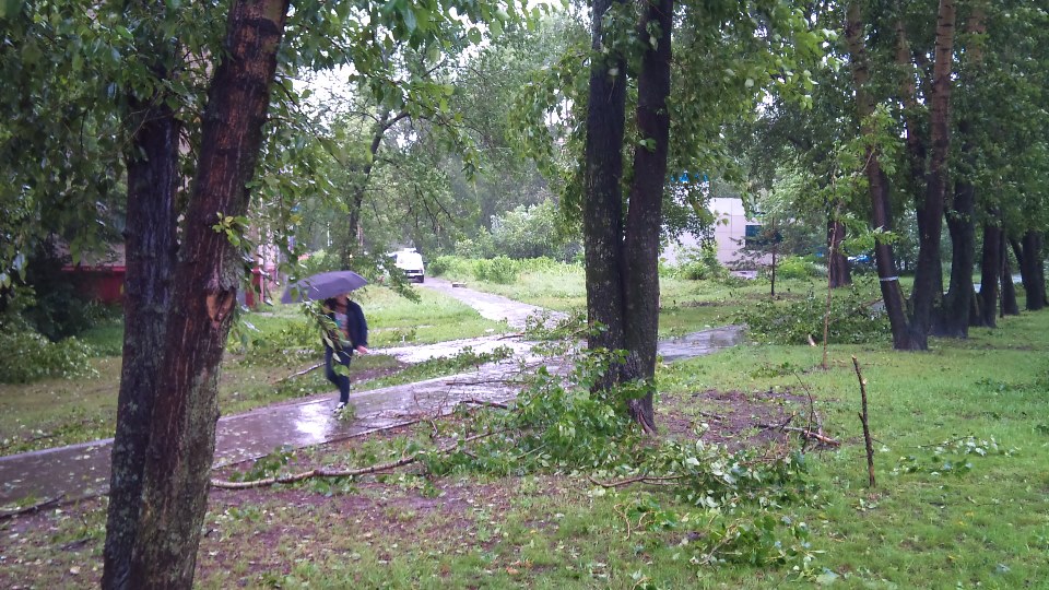 Ураган плотно прошелся по авиагородку в Хабаровске