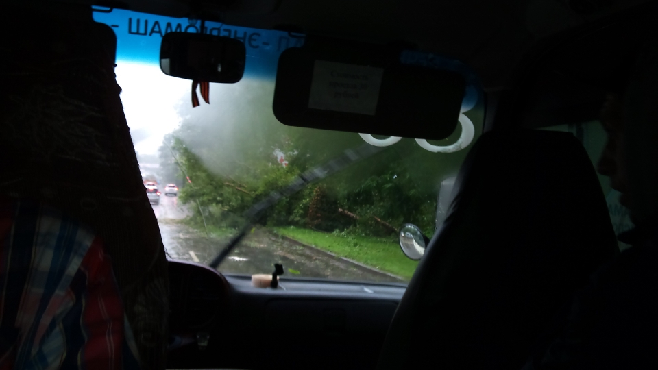 Ураган плотно прошелся по авиагородку в Хабаровске