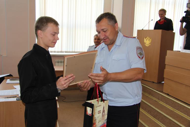 Студента, задержавшего рецидивиста, наградили в Хабаровске Пресс-служба УМВД России по Хабаровскому краю