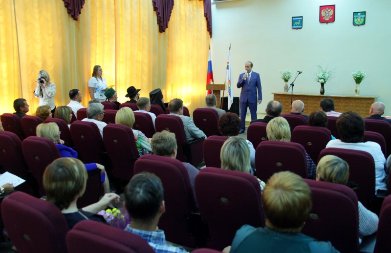 Медали "За любовь и верность" вручили супружеским парам Биробиджанского района ЕАО