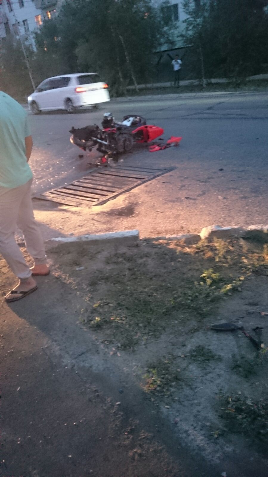 Мотоциклист въехал в бок иномарки в центре Якутска