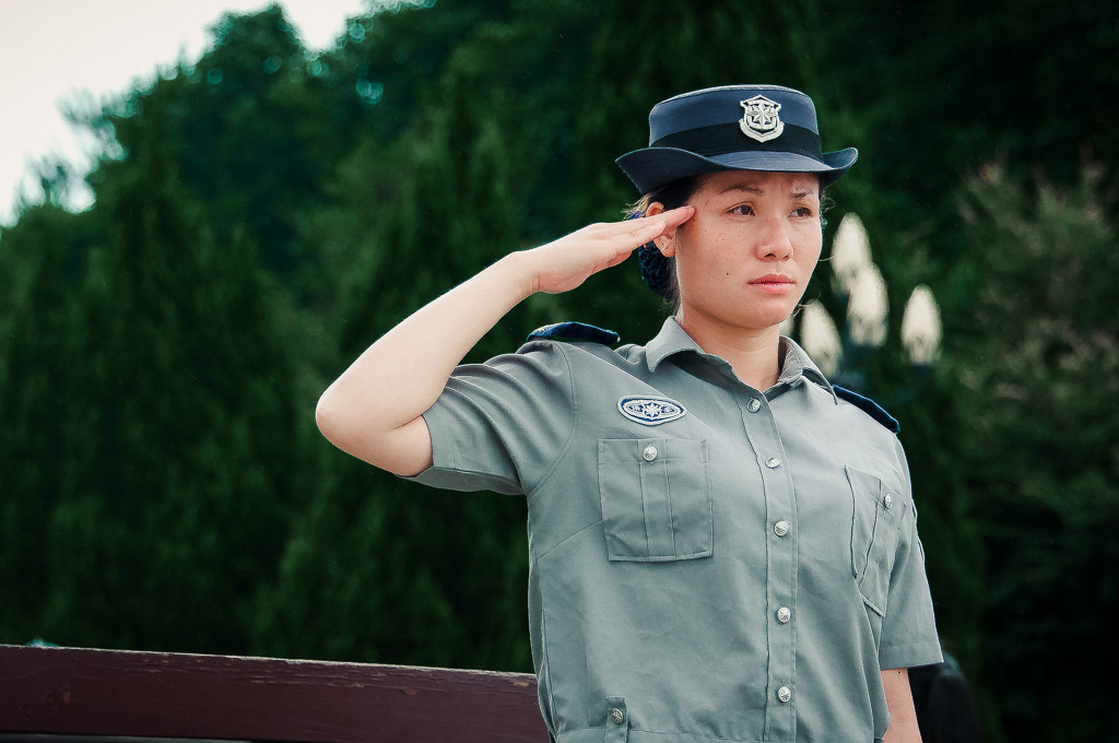 У входа на площадь имени Лю Шаоци