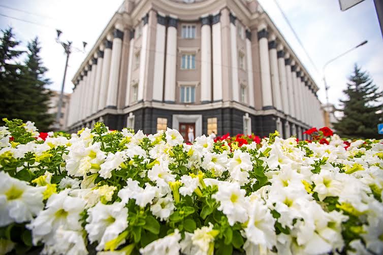 Цвета улан удэ. Цветы города Улан Удэ. Цветники в Бурятии. Красивые клумбы Улан-Удэ. Улан Удэ сад цветы.