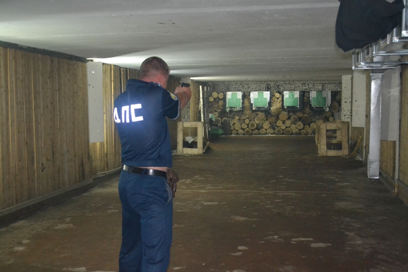 Самым метким в скоростной стрельбе оказался сотрудник ГИБДД 