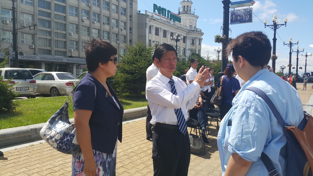 Яблоку негде было упасть на Комсомольской площади в Хабаровске на презентации вузов КНР