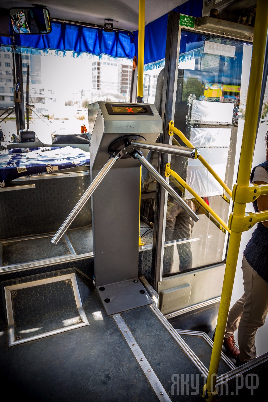 С 1 августа на двух маршрутных автобусах Якутска появятся турникеты