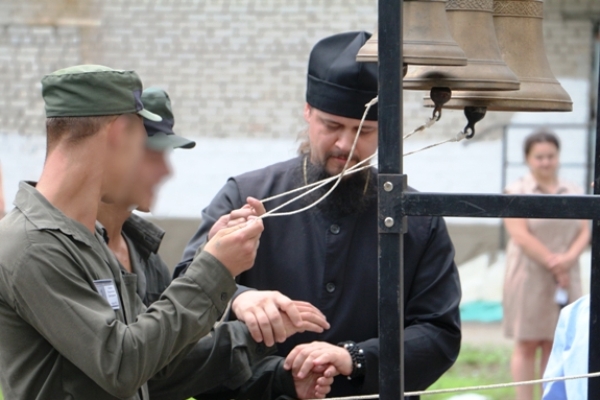 Осужденные с удовольствием попробовали себя в роли звонарей