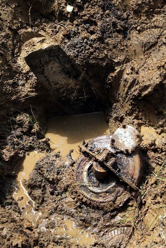 Под Бирофельдом смогли обнаружить лишь край редуктора и лопасть винта