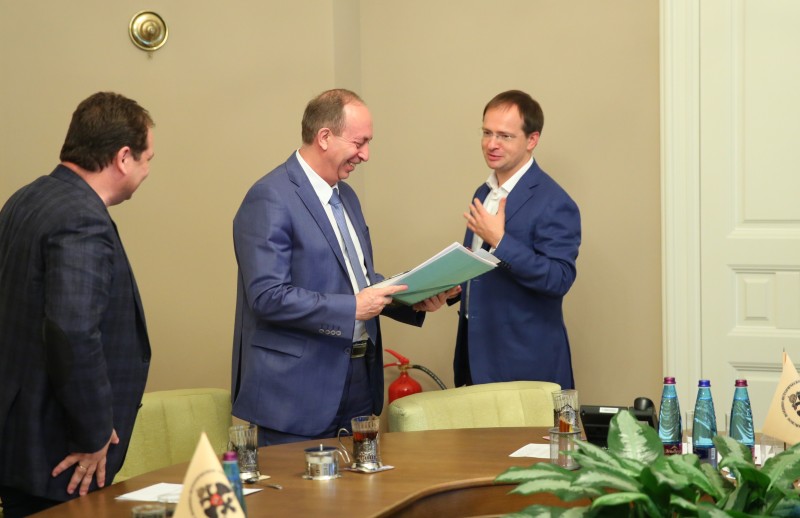 Восстановление мемориала на Волочаевской сопке обсудил руководитель ЕАО с главой Минкульта