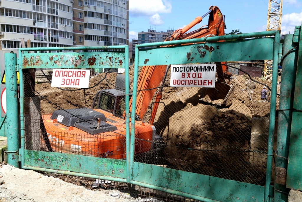 Стройку за гранью фола развернули на ул. Большой в Хабаровске