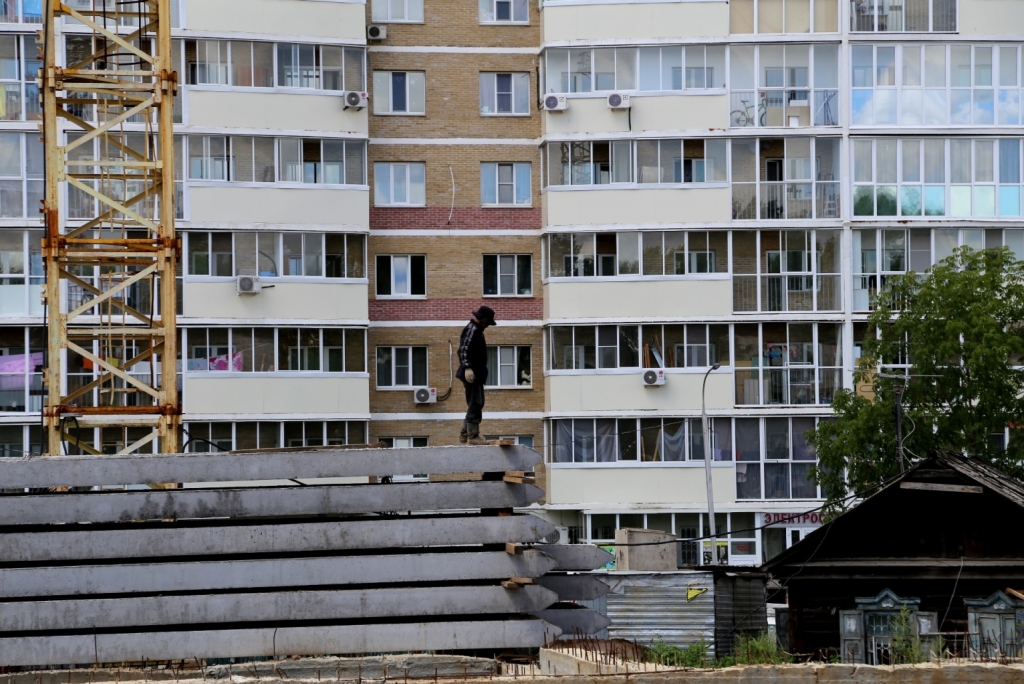 Стройку за гранью фола развернули на ул. Большой в Хабаровске