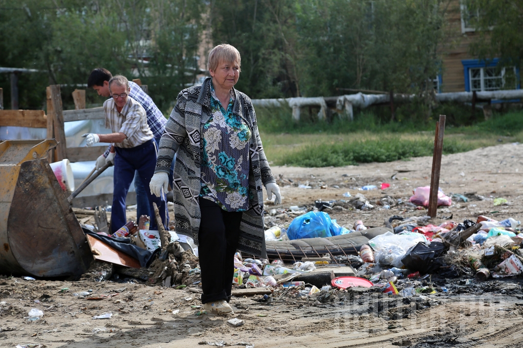 Жители 17 квартала Якутска вывезли накопившийся мусор