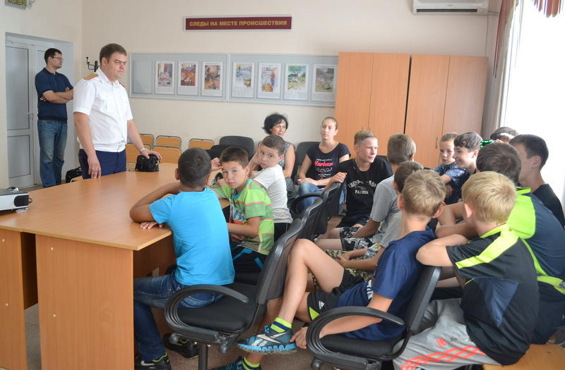 Мальчишкам рассказали о нелегкой работе следователей
