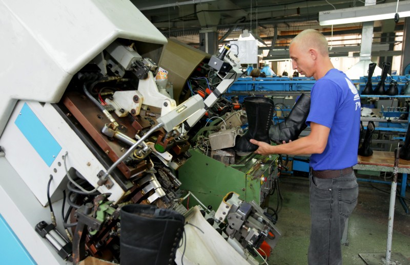 На предприятии налажен полный цикл производства обуви