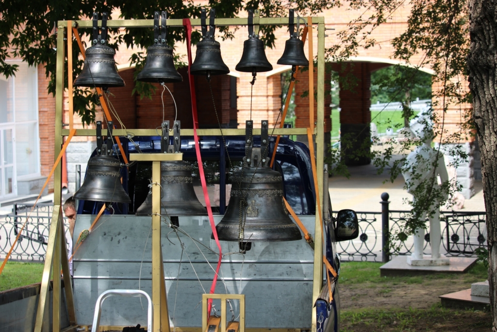 Яблоки с наилучшими пожеланиями в честь Яблочного Спаса дарили друг другу хабаровчане
