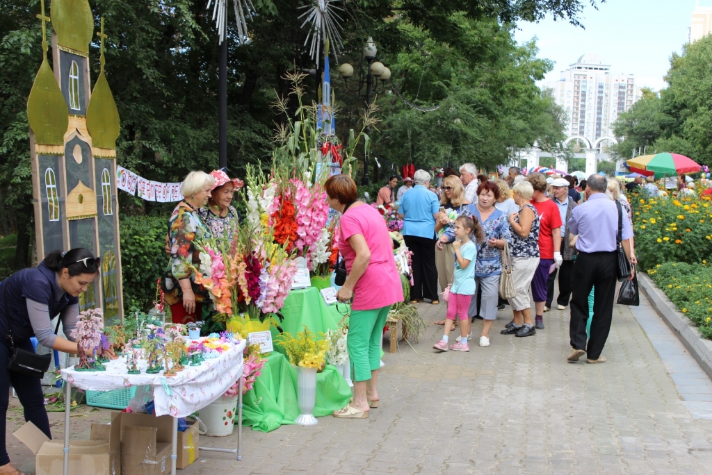 Выставка садоводов "Городские цветы" украсила хабаровский парк "Динамо"