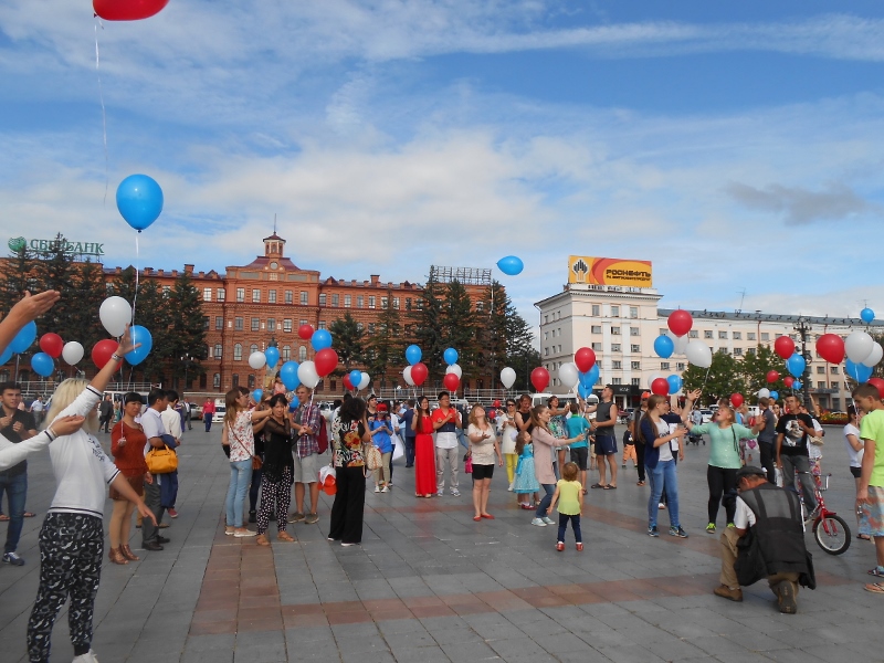 Праздник на площади. Хабаровск площадь Ленина гулянье. День города Хабаровска площадь Ленина. Праздники на площади Ленина Хабаровск. Хабаровск день города ярмарка.