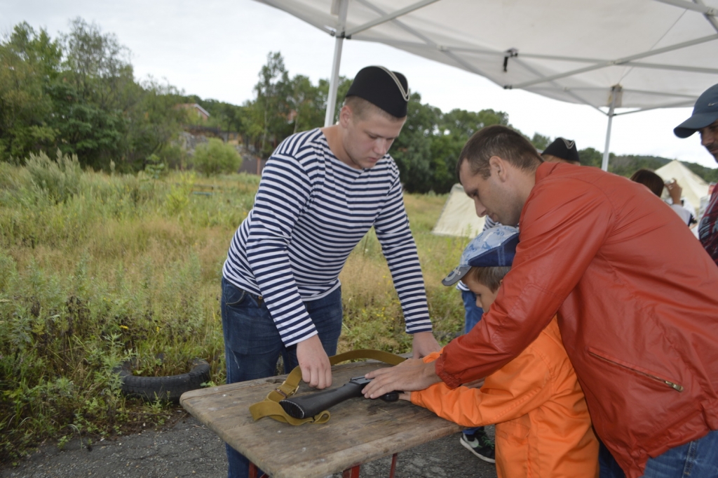 Оружие можно было рассмотреть поближе