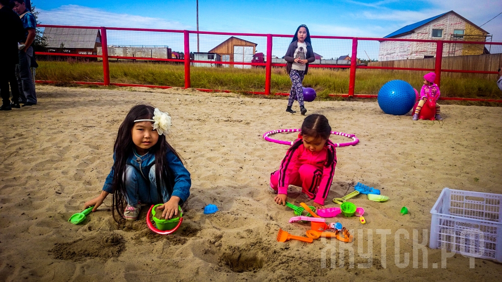 Новая детская площадка открылась в пригороде Якутска