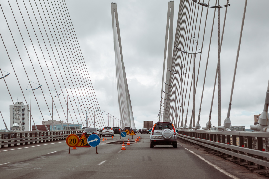 Часть моста снова перекрыта