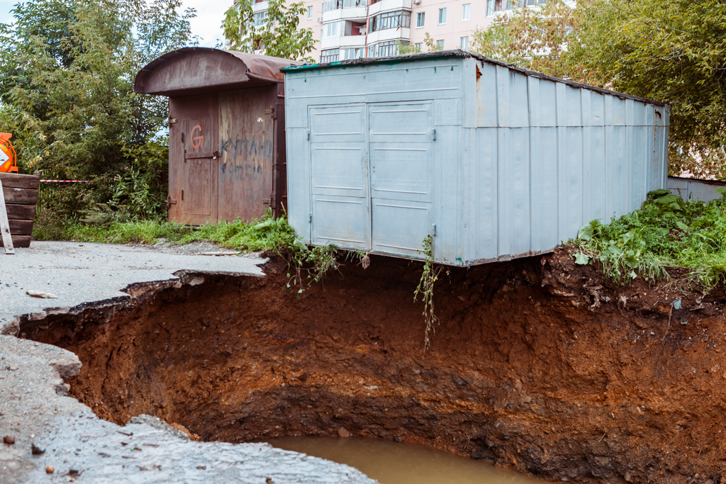 Земля ушла из под гаража