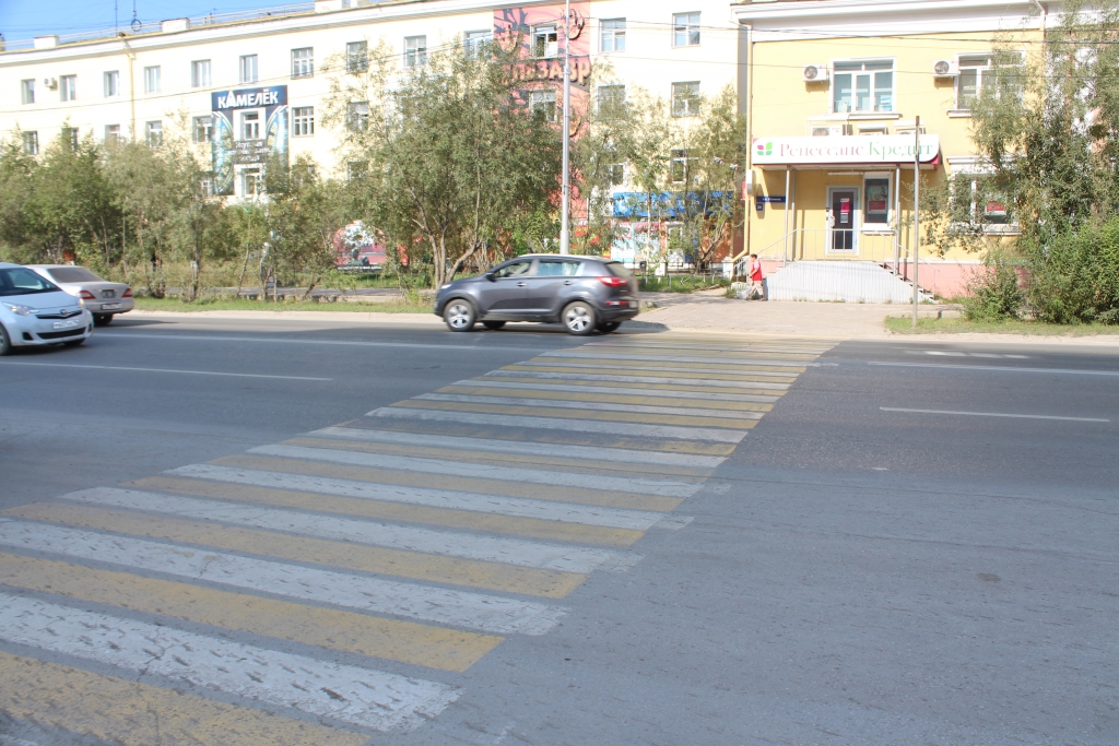 Пешеходные "зебры" пожелтели в Якутске Лазарева Яна, YakutiaMedia