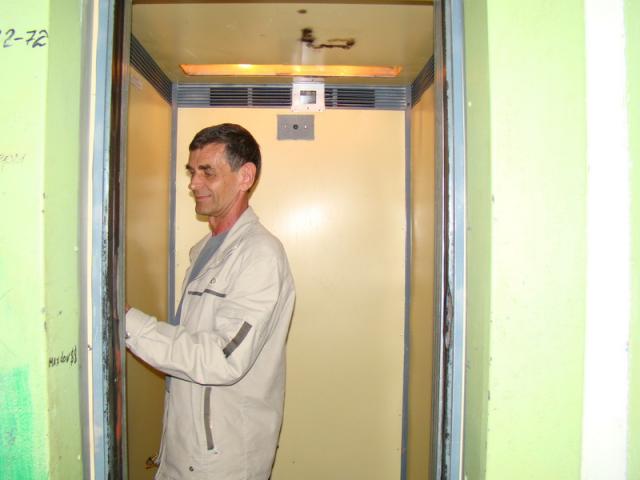 Сегодня за безопасностью жильцов и за вандалами следят 12 камер из 13