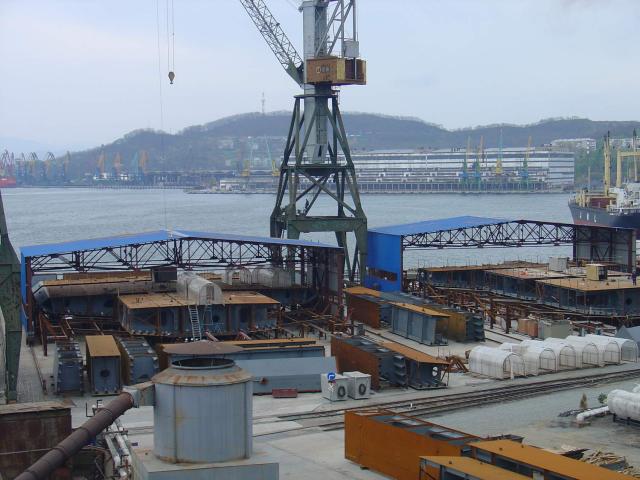 НСРЗ укрупняет монтажные конструкции моста через Золотой Рог НСРЗ ОАО "Находкинский судоремонтный завод"