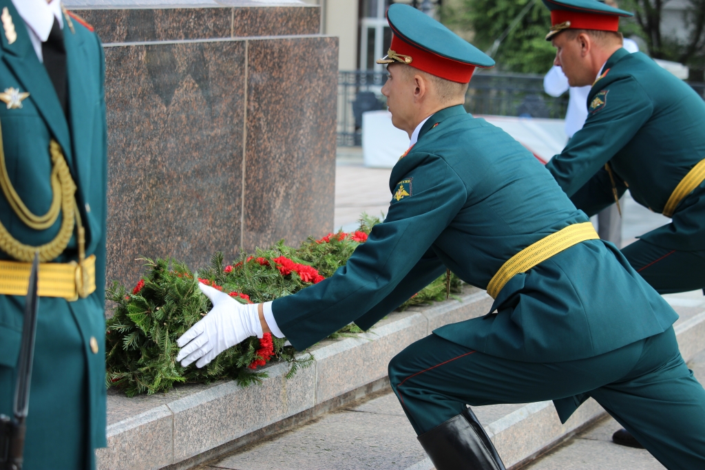 Герои города хабаровска. Хабаровск город воинской славы. Хабаровск город воинской славы фото. Суровикин my first Day. Суровикин на отдыхе фото.