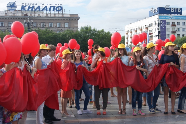 Живую "Звезды Победы" выстроили хабаровчане на главной площади города