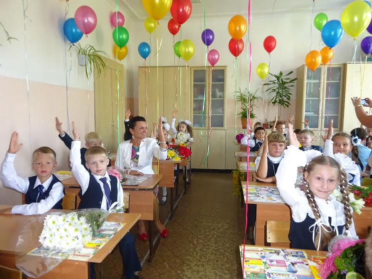 Депутат Госдумы Алла Кузьмина поздравила учеников 43-й школы Хабаровска с Днем знаний