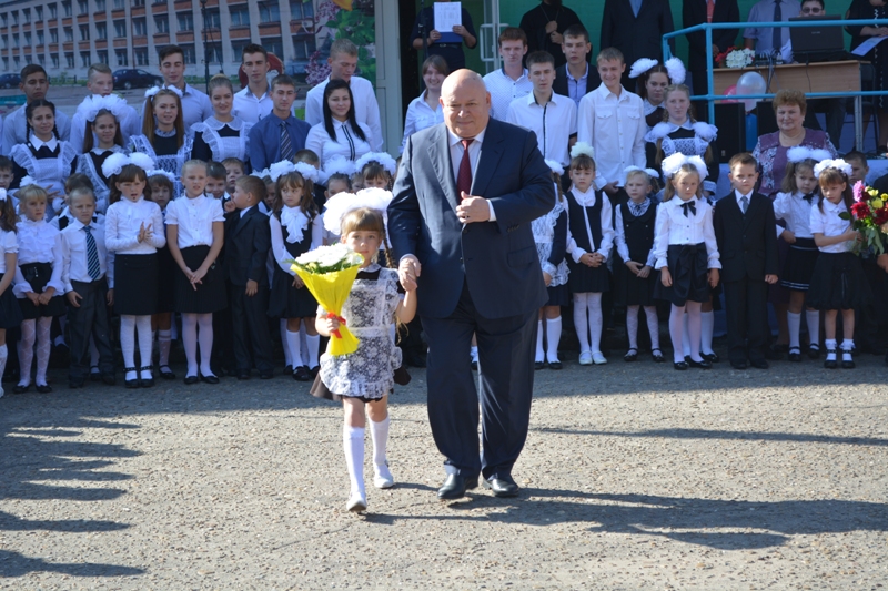 Первый звонок в средней школе с. Амурзет