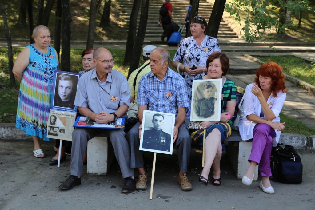 "Бессмертный полк" прошел по Хабаровску в честь 70-летия со дня окончания II мировой войны