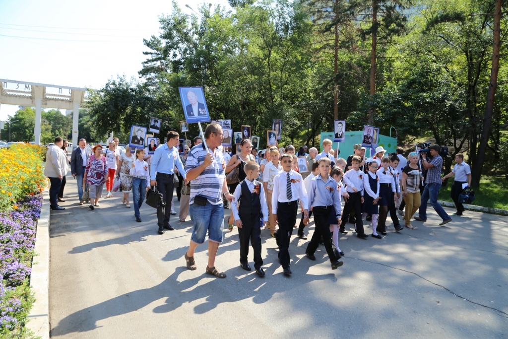 "Бессмертный полк" прошел по Хабаровску в честь 70-летия со дня окончания II мировой войны