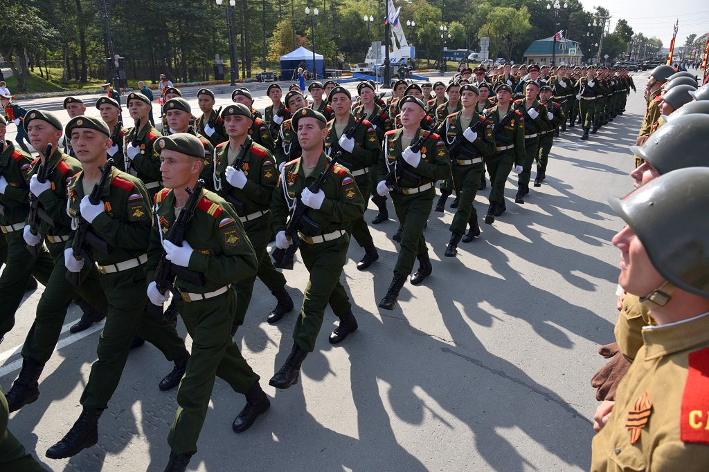 Парад в честь 70-летия освобождения Сахалина и Курил