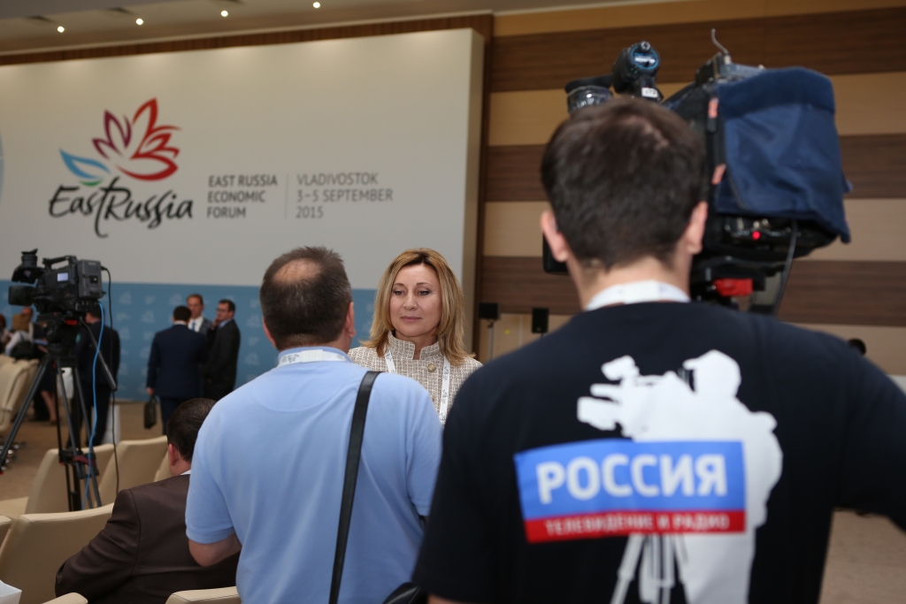 Эльмира Глубоковская с журналистами