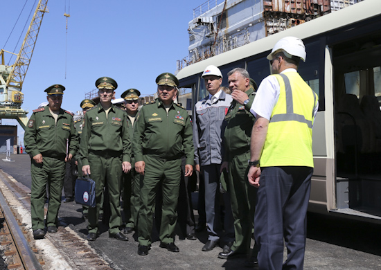 Представители командования ВМФ и завода доложили министру обороны, что в ходе модернизации субмарины выходят на уровень подводных крейсеров четвертого поколения Пресс-служба Министерства обороны РФ