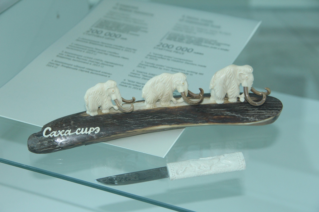 Изделие из бивня мамонта