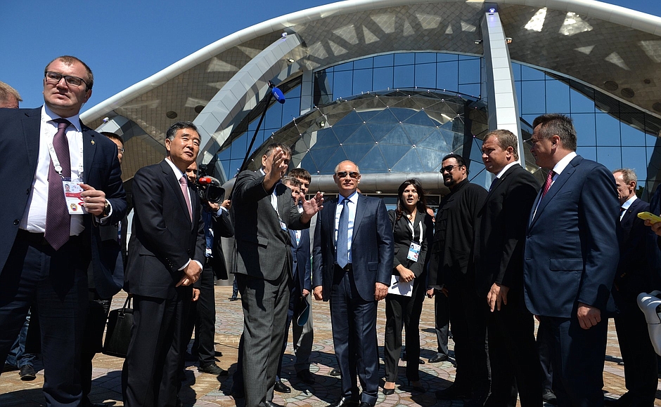 Путин и Сигал в океанариуме